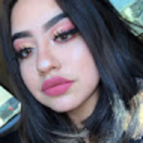 Meet your Posher, Estefany - Picture 1 of 1